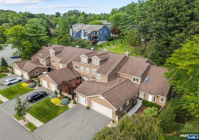 Photo 3 of Townhouse for sale at 239 Westervelt Ln, Mahwah, NJ 07430 | MLS# 26030230 | Listing updated on 2026-09-19