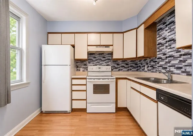 Photo 2 of Townhouse for sale at 265 Rosa Parks Blvd, Paterson, NJ 07501 | MLS# 26030380 | Listing updated on 2026-08-28