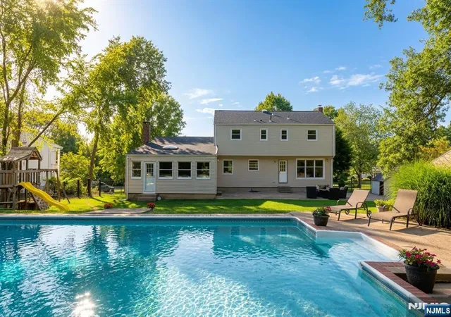 Photo 3 of Single family home for sale at 8 Cedar Ln, Roseland, NJ 07068 | MLS# 26030615 | Listing updated on 2026-10-03