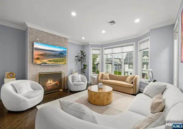 Photo 4 of Sale Pending at 48 Myrtle Ave, Edgewater, NJ 07020 | MLS# 26030676 | Listing updated on 2026-09-11