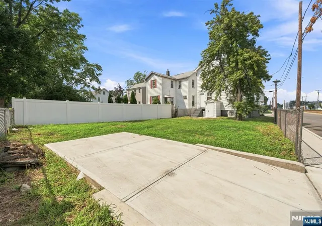 Photo 22 of Sale Pending at 159 Berdan Pl, Hackensack, NJ 07601 | MLS# 26030702 | Listing updated on 2026-09-08