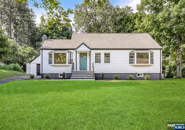 1st image of 924 Franklin Ave, Franklin Lakes, NJ 07417 | MLS# 26030905
