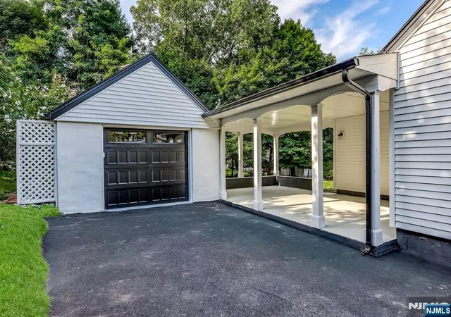 3rd image of 924 Franklin Ave, Franklin Lakes, NJ 07417 | MLS# 26030905