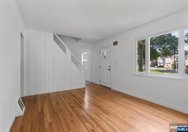 Photo 4 of Sale Pending at 674 Briarcliff Ave, Maywood, NJ 07607 | MLS# 26031015 | Listing updated on 2026-09-03
