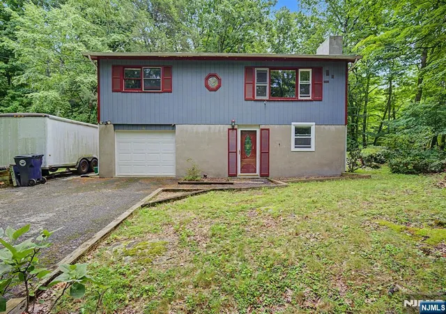 1st image of 16 Foulton Ter, Sussex, NJ 07461 | MLS# 26031148