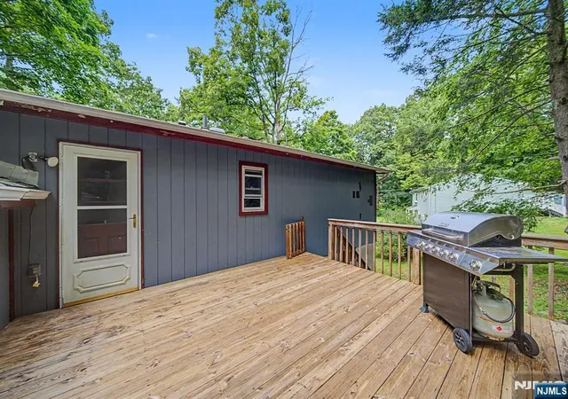 47th image of 16 Foulton Ter, Sussex, NJ 07461 | MLS# 26031148