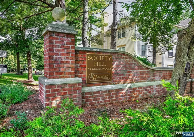 Photo 3 of Sale Pending at 453 Poets Wy, Mahwah, NJ 07430 | MLS# 26031225 | Listing updated on 2026-09-03