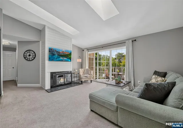 Photo 4 of Sale Pending at 453 Poets Wy, Mahwah, NJ 07430 | MLS# 26031225 | Listing updated on 2026-09-03