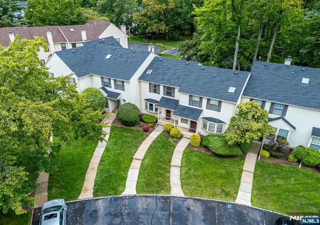 Photo 4 of Townhouse for sale at 503 Timber Oaks Rd #503, Edison, NJ 08820 | MLS# 26031312 | Listing updated on 2026-08-30