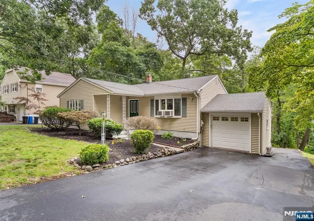 Photo 2 of Land for sale at 130 Vreeland Ave, Bloomingdale, NJ 07403 | MLS# 26031390 | Listing updated on 2026-09-06