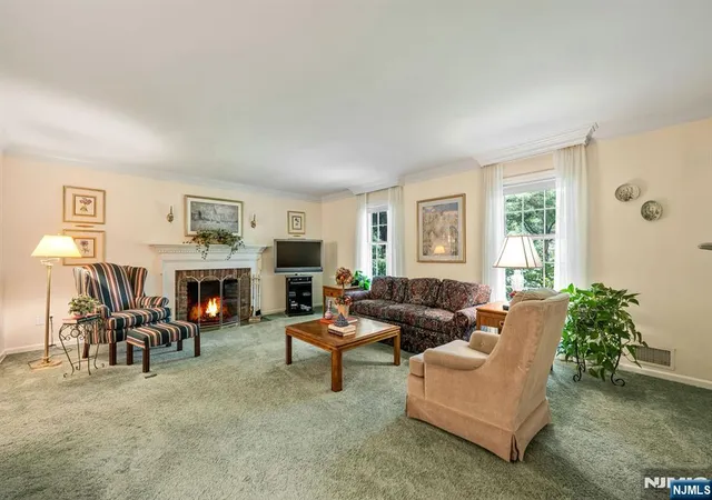 Photo 4 of Sale Pending at 8 Knollwood Dr, Morris Township, NJ 07960 | MLS# 26031523 | Listing updated on 2026-09-03