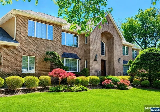 1st image of 604 Grandview Ter, Franklin Lakes, NJ 07417 | MLS# 26031540