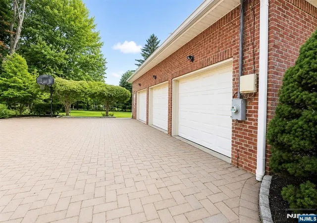4th image of 604 Grandview Ter, Franklin Lakes, NJ 07417 | MLS# 26031540