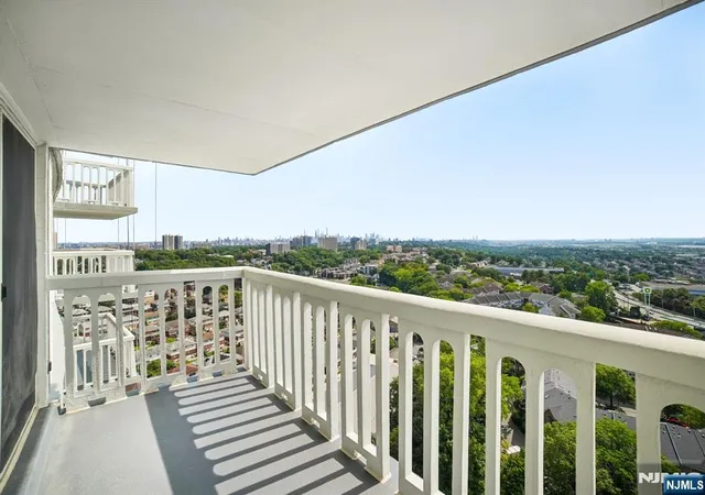 Photo 2 of Sale Pending at 555 North Ave #21 H, Fort Lee, NJ 07024 | MLS# 26031651 | Listing updated on 2026-09-24