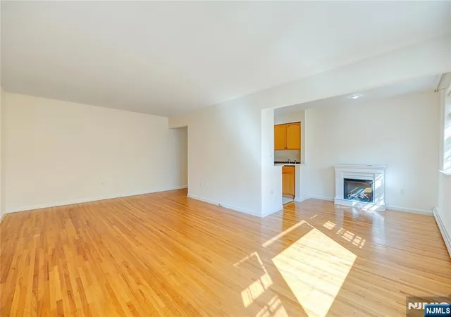 Listing Photo 4 - Condo for sale in building located at 605 Grv St, Clifton City, NJ 07013 - Unit #H1