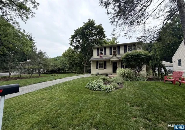 2nd image of 837 Circle Ave, Franklin Lakes, NJ 07417 | MLS# 26031669