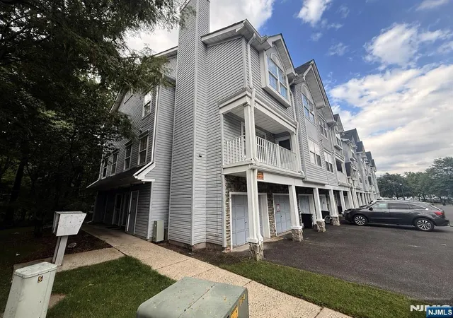 Photo 2 of Condo for sale at 151 Prestwick Wy #151, Edison, NJ 08820 | MLS# 26031682 | Listing updated on 2026-09-24