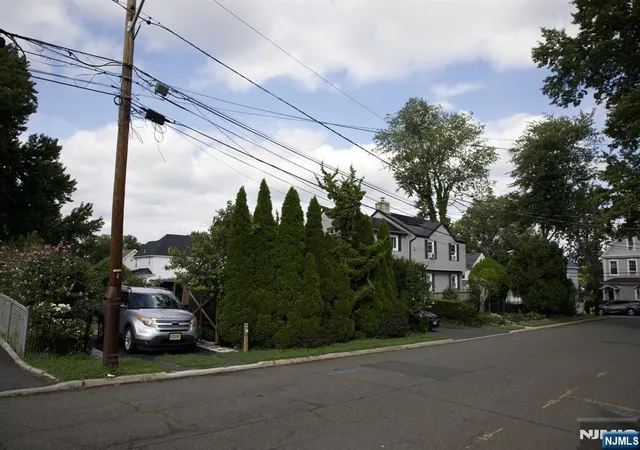 Photo 2 of Single family home for sale at 81 Prospect Ter, Teaneck, NJ 07666 | MLS# 26031900 | Listing updated on 2026-09-05