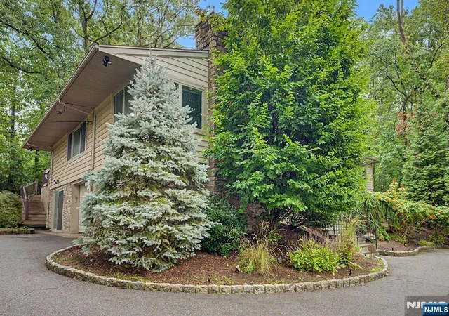 Photo 2 of Single family home for sale at 45 Oxford Dr, Tenafly, NJ 07670 | MLS# 26031922 | Listing updated on 2026-09-18