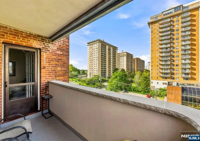 Photo 4 of Sale Pending at 100 Prospect Ave #4C, Hackensack, NJ 07601 | MLS# 26032364 | Listing updated on 2026-09-12