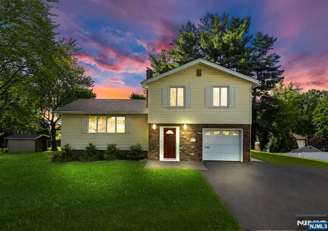 Photo 1 of Sale Pending at 33 Waling Dr, Wayne, NJ 07470 | MLS# 26032426 | Listing updated on 2026-09-11