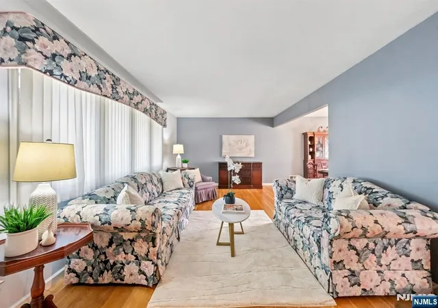 Photo 4 of Sale Pending at 33 Waling Dr, Wayne, NJ 07470 | MLS# 26032426 | Listing updated on 2026-09-11
