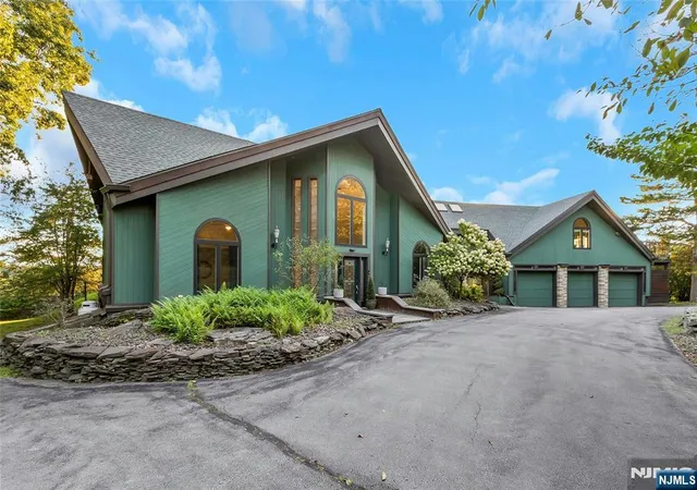 Photo 1 of Single family home for sale at 69 Cedar Pond Ln, Chester, NY 10918 | MLS# 26032766 | Listing updated on 2026-08-31
