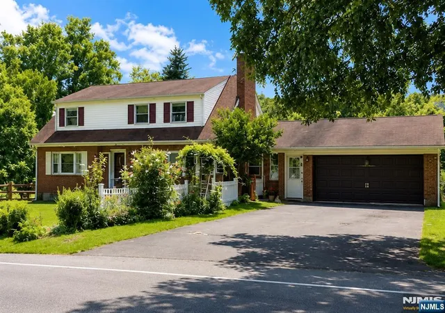 Photo 3 of Single family home for sale at 107 Woodcliff Ave, Woodcliff Lake, NJ 07677 | MLS# 26032916 | Listing updated on 2026-09-01