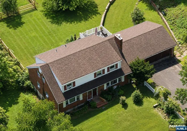 Photo 4 of Single family home for sale at 107 Woodcliff Ave, Woodcliff Lake, NJ 07677 | MLS# 26032916 | Listing updated on 2026-09-01