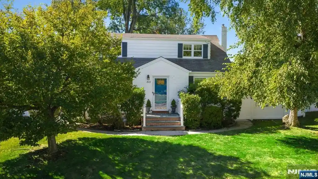 Photo 1 of Single family home for sale at 813 Ridgewood Ave, Oradell, NJ 07649 | MLS# 26033262 | Listing updated on 2026-10-18