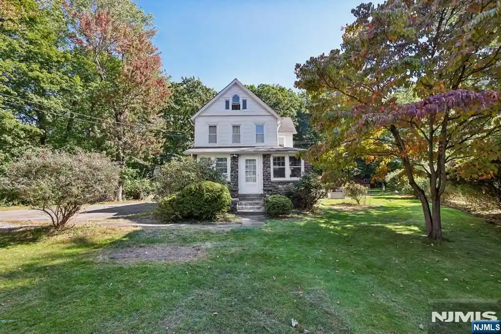 Photo 1 of Multi family home for sale at 978 Franklin Turnpike, Allendale, NJ 07401 | MLS# 26037621 | Listing updated on 2026-10-19
