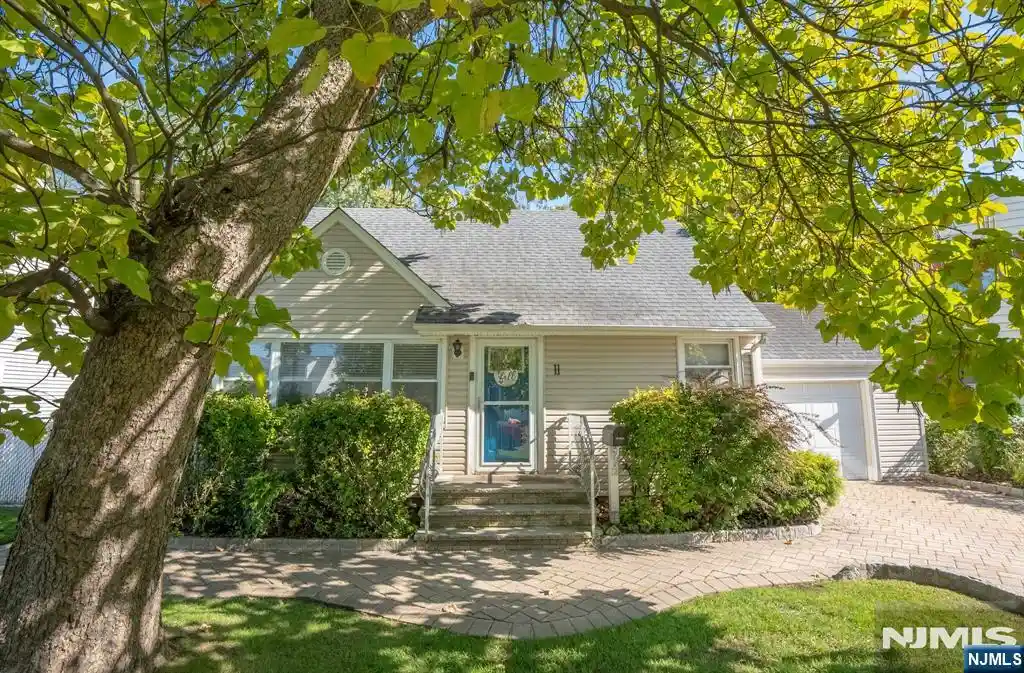 Photo 1 of Single family home for sale at 11 Jackson Pl, Moonachie, NJ 07074 | MLS# 26038891 | Listing updated on 2026-10-19