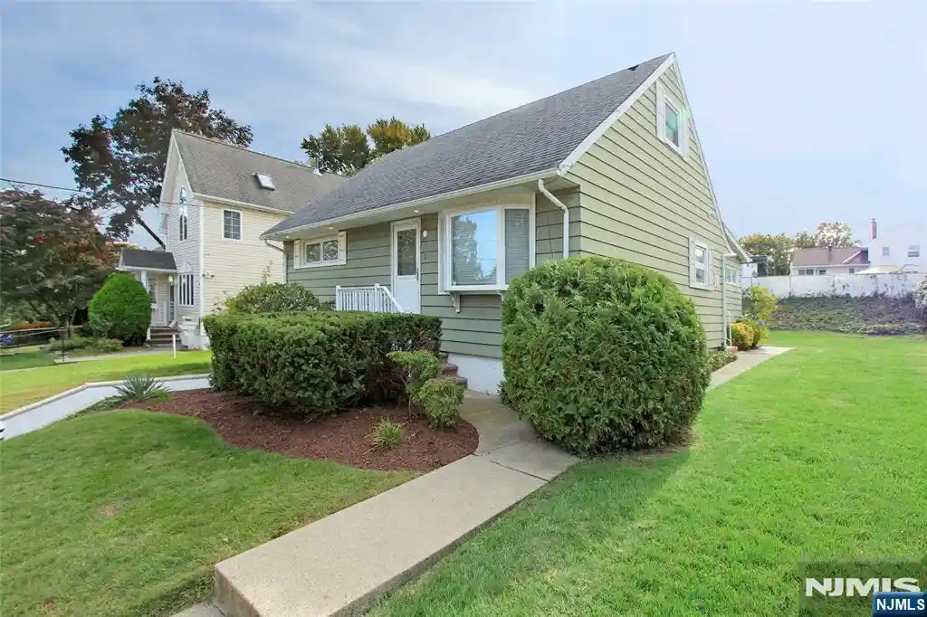 Photo 1 of Single family home for sale at 28 Huemmer Ter, Clifton, NJ 07013 | MLS# 26038936 | Listing updated on 2026-10-19