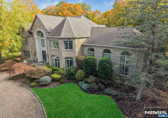Photo 1 of Single family home for sale at 13 Great Hall Rd, Mahwah, NJ 07430 | MLS# 26039313 | Listing updated on 2026-10-29