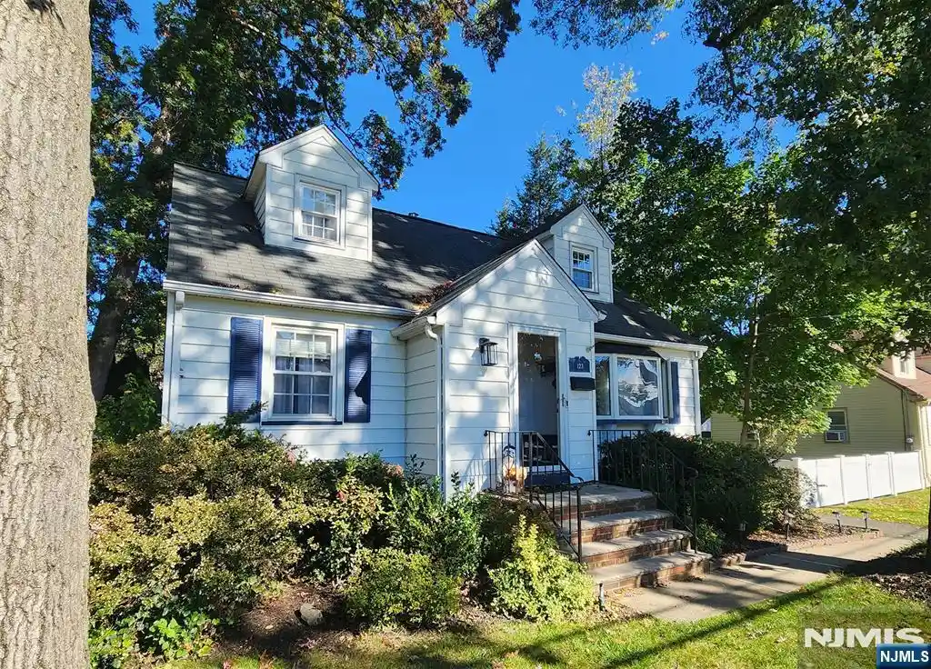 Photo 1 of Single family home for sale at 123 Summit Ave, Waldwick, NJ 07463 | MLS# 26039686 | Listing updated on 2026-10-22