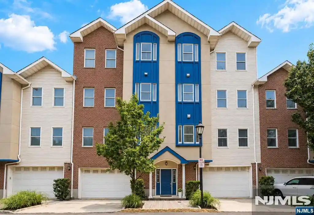 Listing Photo 1 - Condo for sale in 620 38Th St located at 620 38Th St, Union, NJ 07087 - Unit #205