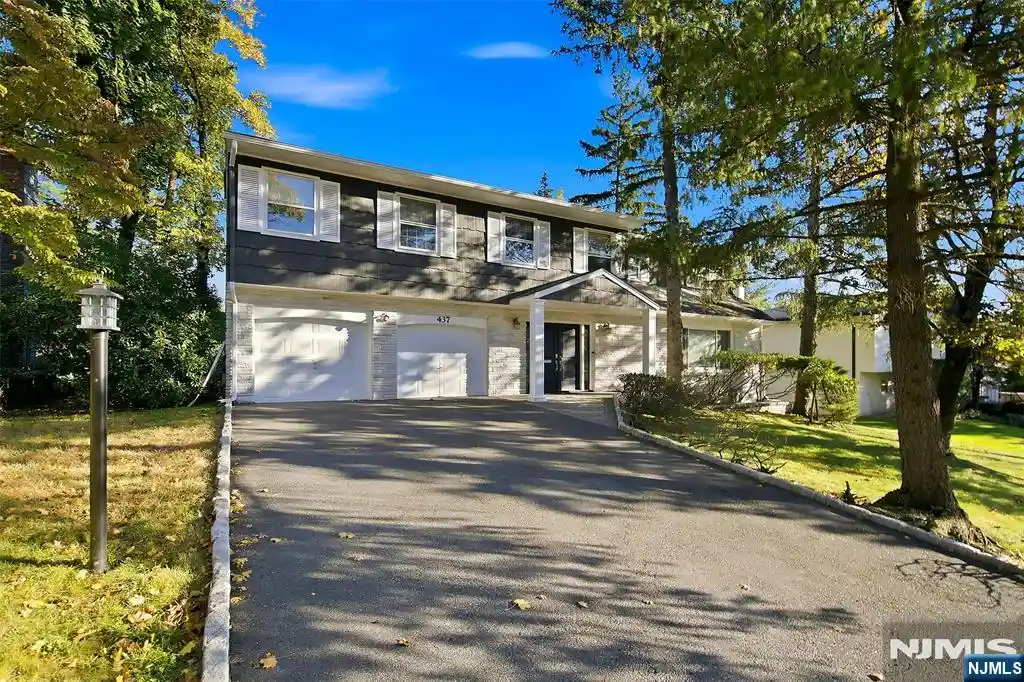 Photo 1 of Single family home for sale at 437 Summit St, Englewood Cliffs, NJ 07632 | MLS# 26040140 | Listing updated on 2026-10-28