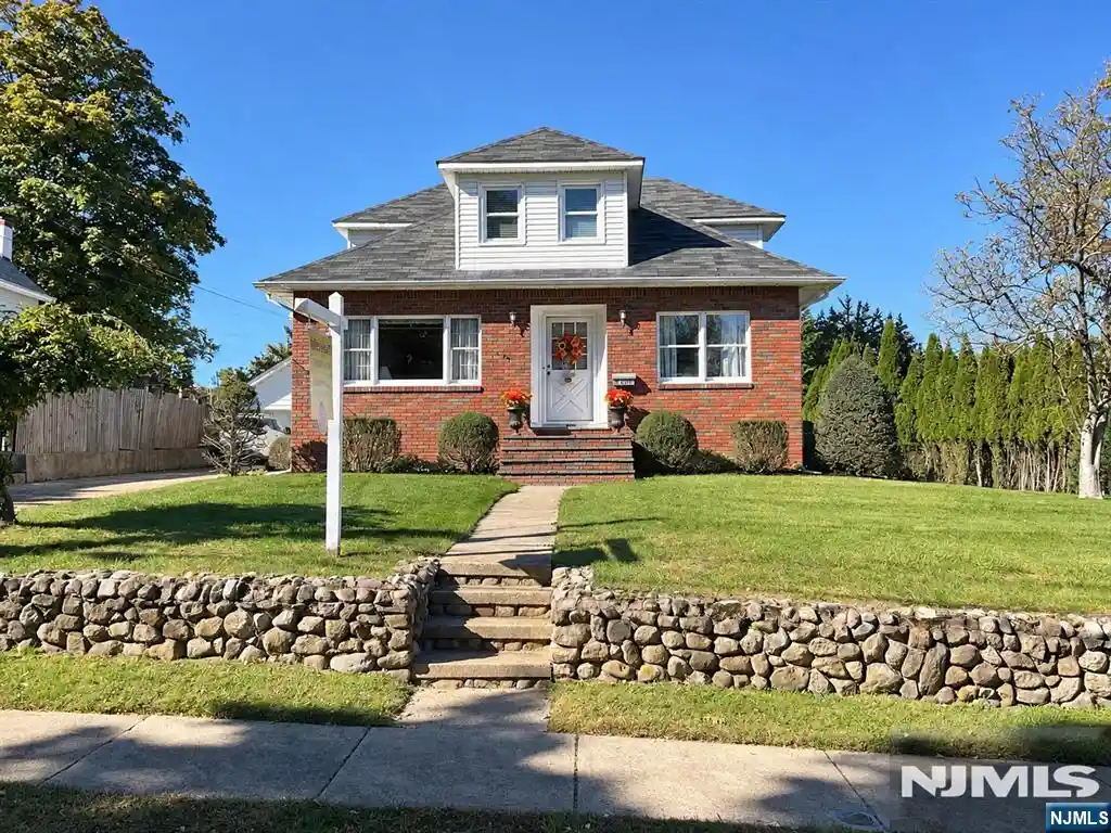 Photo 1 of Single family home for sale at 309 Erie Ave, Midland Park, NJ 07432 | MLS# 26040385 | Listing updated on 2026-10-29