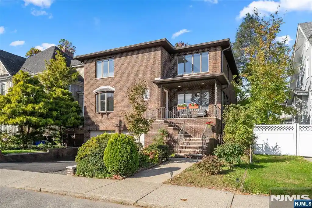 Photo 1 of Single family home for sale at 1101 Edgewood Ln, Fort Lee, NJ 07024 | MLS# 26040410 | Listing updated on 2026-10-29
