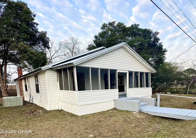 Homes for sale in Graceville, FL | 1012 Washington Ave, Graceville, FL 32440 | MLS# 767429