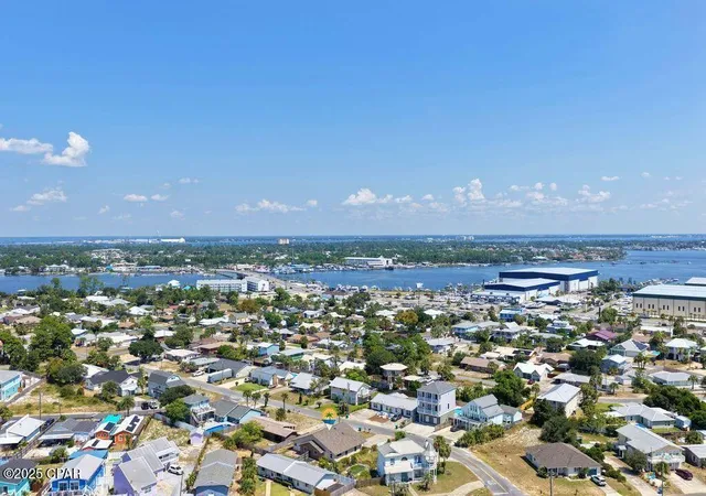 5th image of 2910 Treasure Cir, Panama City, FL 32408