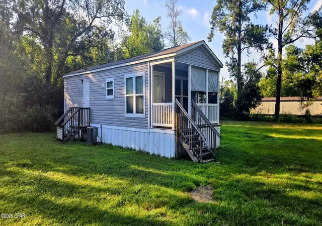 Photo 3 of Manufactured home for sale at 233 Tennessee St, Wewahitchka, FL 32465 | MLS# 780069 | Listing updated on 2026-05-30
