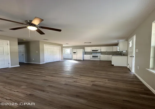 Homes for sale in Grand Ridge, FL | 6630 Grande Oak Loop, Grand Ridge, FL 32442 | MLS# 780545