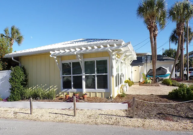 Photo 3 of Single family home for sale at 8213 Surf Dr, Panama City, FL 32408 | MLS# 781311 | Listing updated on 2026-09-17
