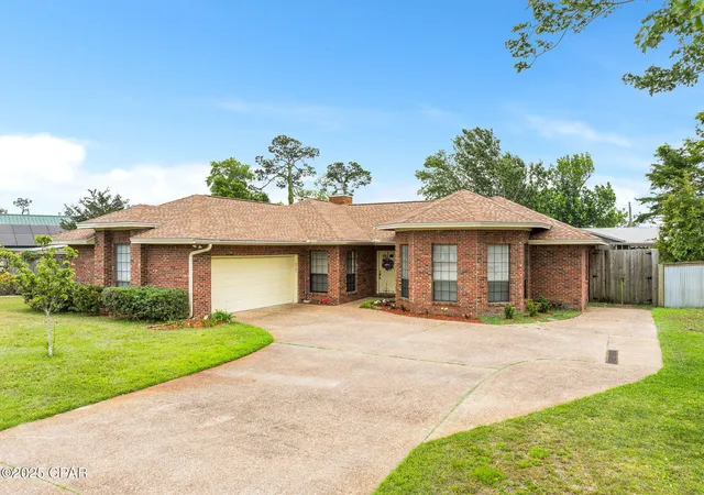 Photo 1 of Single family home for sale at 2707 Pembroke Dr, Panama City, FL 32405 | MLS# 781935 | Listing updated on 2026-06-01