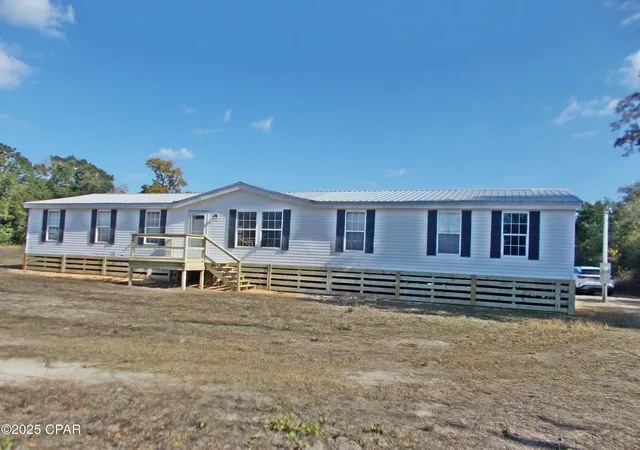 Homes for sale in Grand Ridge, FL | 6905 Bateau Pond Ln, Grand Ridge, FL 32442 | MLS# 782179