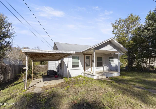 Homes for sale in Bonifay, FL | 209 E North Ave, Bonifay, FL 32425 | MLS# 782638