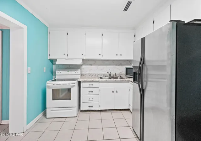 Photo 4 of Sale Pending at 5392 College Dr, Graceville, FL 32440 | MLS# 784119 | Listing updated on 2026-10-06