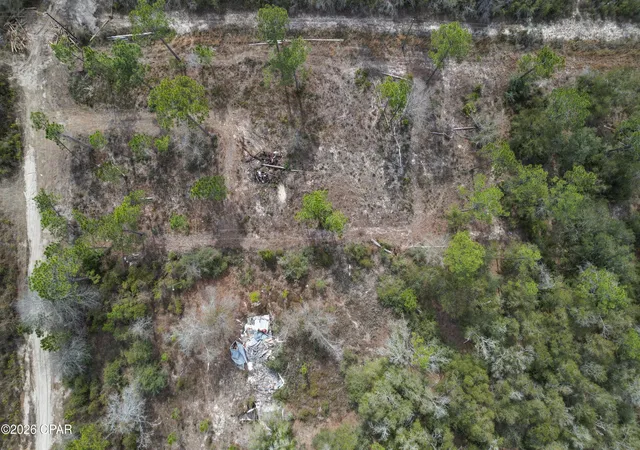 3rd image of 21101 Joann Ln, Fountain, FL 32438 | MLS# 785387