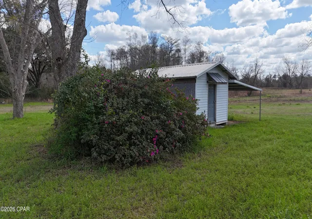 Homes for sale in Grand Ridge, FL | 6775 Us Hwy 90, Grand Ridge, FL 32442 | MLS# 786833